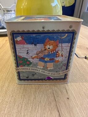 Hey Diddle Diddle Cat and Fiddle Music Tin - Orange Cat Design Vintage